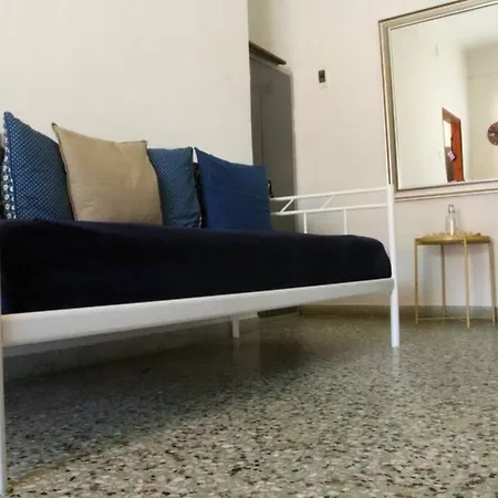 Daphne's House *